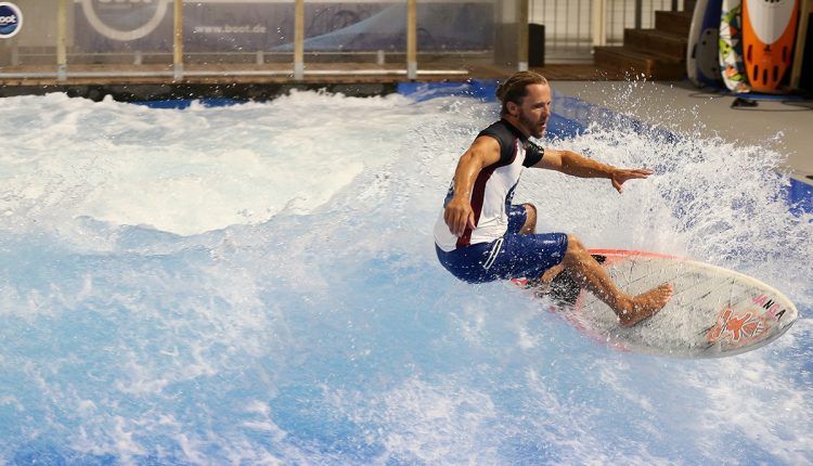 Surfsensation auf der boot 2017: Die boot-Welle „THE WAVE“ rollt anSurfing sensation at boot 2017:The boot wave “THE WAVE” is coming